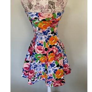 Betsey Johnson Dresses - Betsey Johnson Floral Strapless Dress Betsey Johnson Dresses - Betsey Johnson Floral Strapless Dress